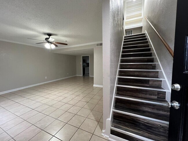 Building Photo - 10148 Emnora Ln