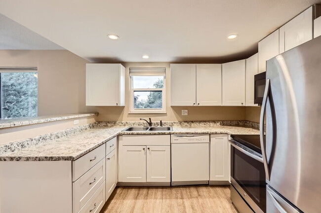 Building Photo - 1025 Moorings Dr