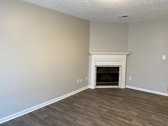 Foto del edificio - 255 Foxworth Dr