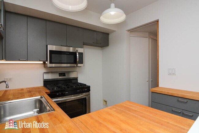 Foto del edificio - 1321 W Henderson St