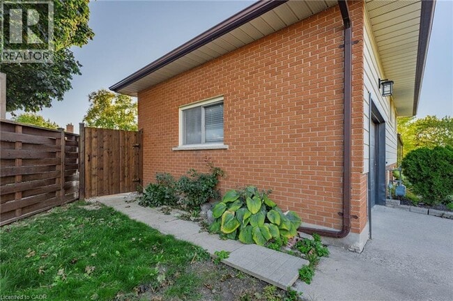 Building Photo - 19 Elm Ridge Dr