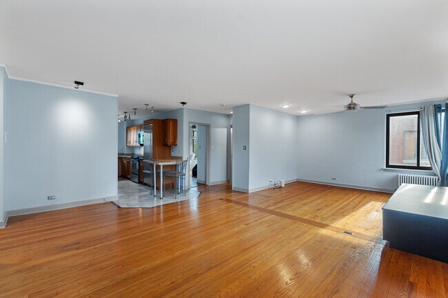 Foto del edificio - 1208 W Chase Ave