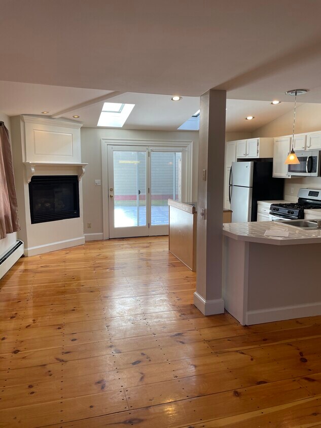 35 Federal St, Newburyport, MA 01950 Townhouse for Rent in