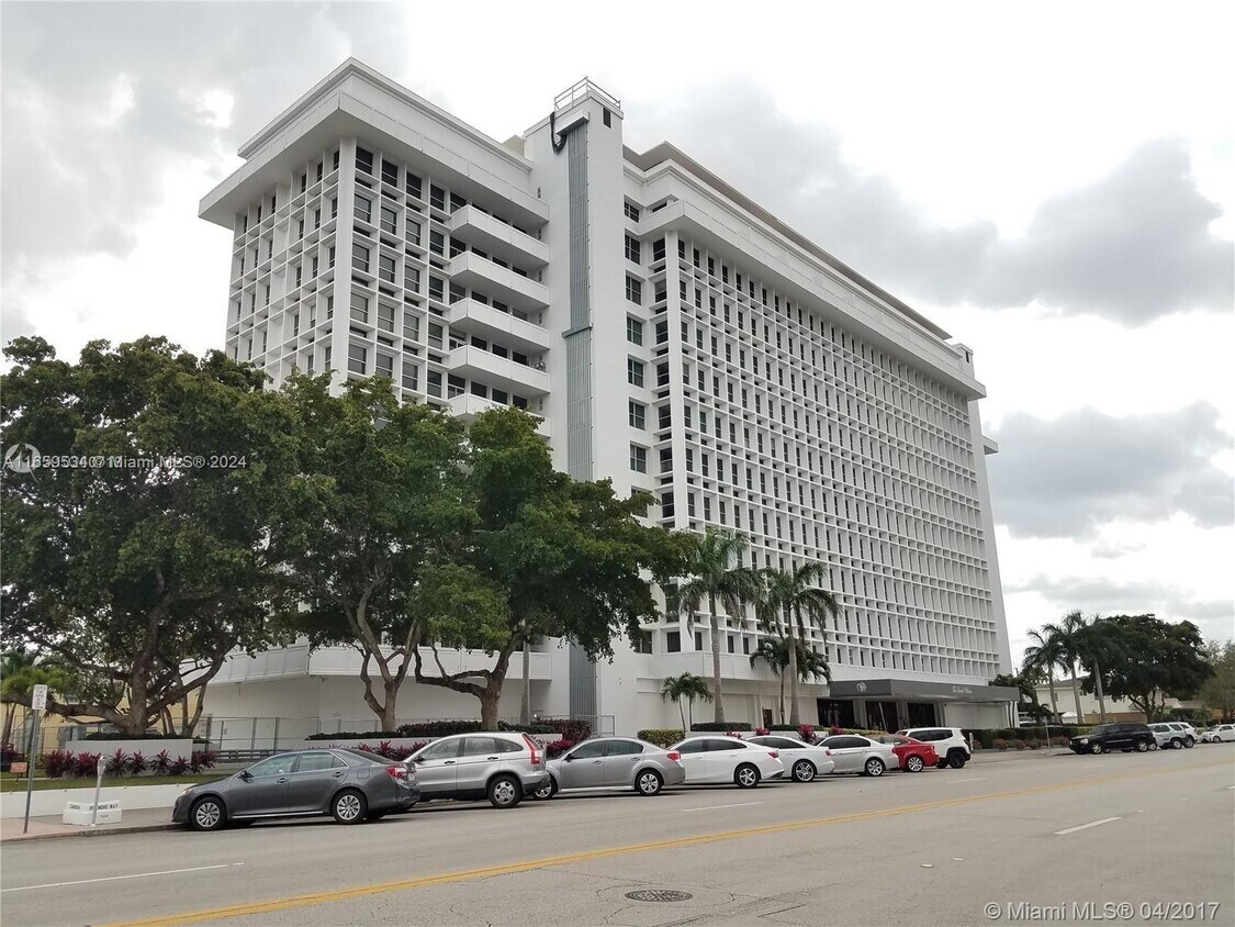 Primary Photo - 700 Biltmore Way