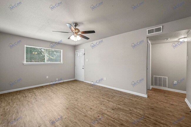 Building Photo - 760 Ponderosa Dr