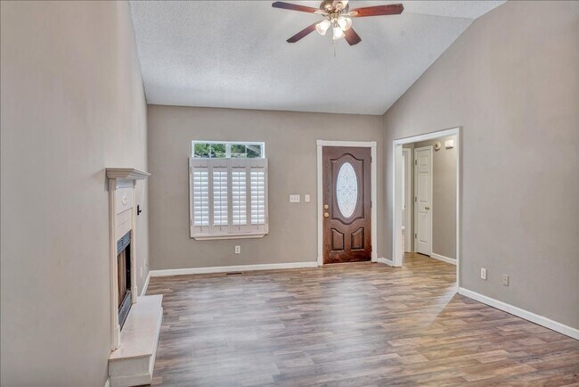 Foto del edificio - Lake Living