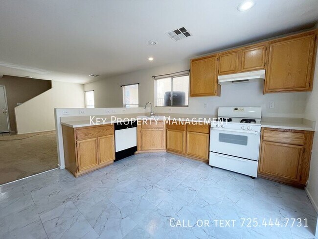 Foto del edificio - 2 BEDROOM HOME W/ 1 CAR GARAGE AND COMMUNI...