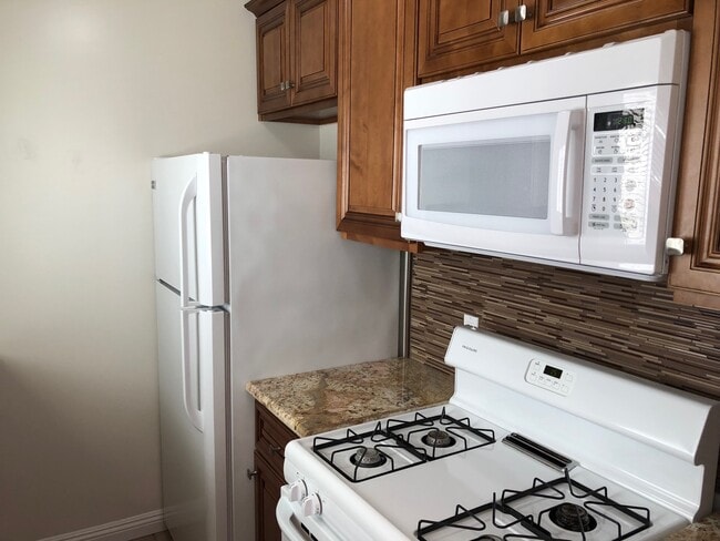 Building Photo - 1251 E Appleton St