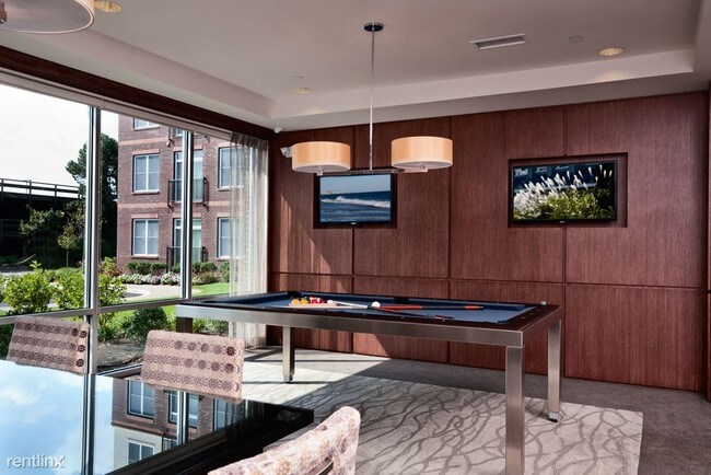 Building Photo - 43 Meadowlands Pky