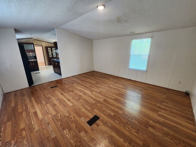 Foto del edificio - 15 Wilma Ln