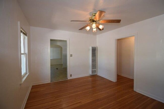 Building Photo - Charming 2/1 Grass Valley Home