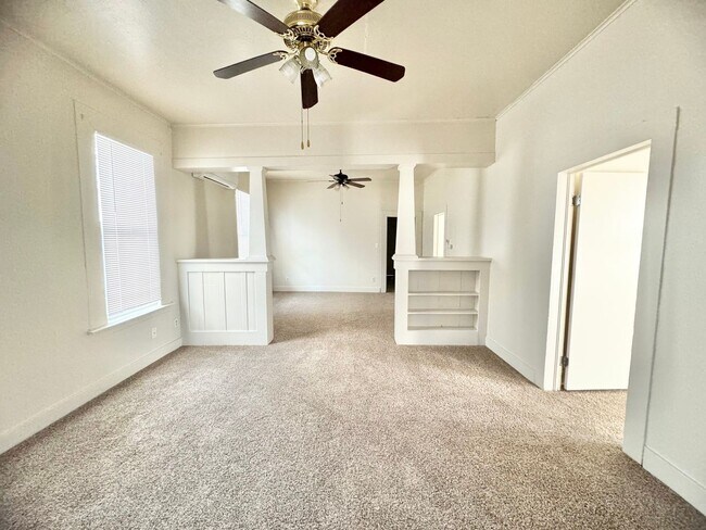 Foto del edificio - **Reserve NOW for Summer 2026** - 2 Bed, 1 Bath HOUSE with BONUS ROOM/Office