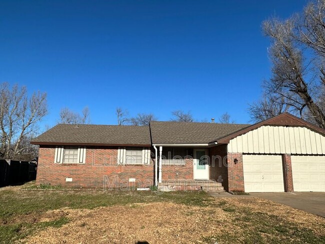Building Photo - 3013 N Woodcrest Dr