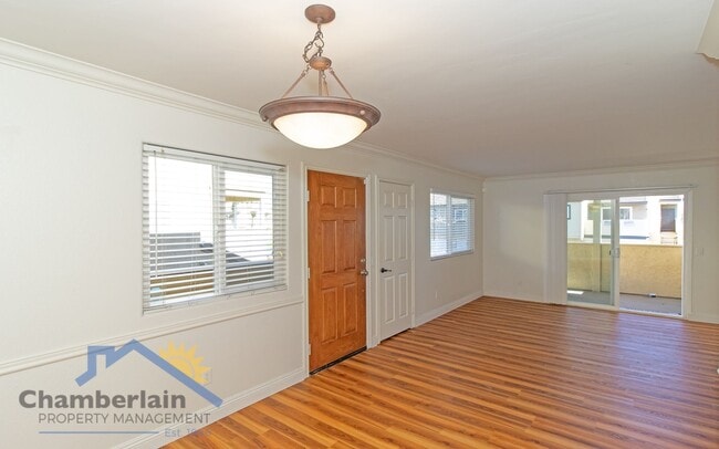 Building Photo - 2 Bedroom, 2 Bathroom Condo in Beautiful S...