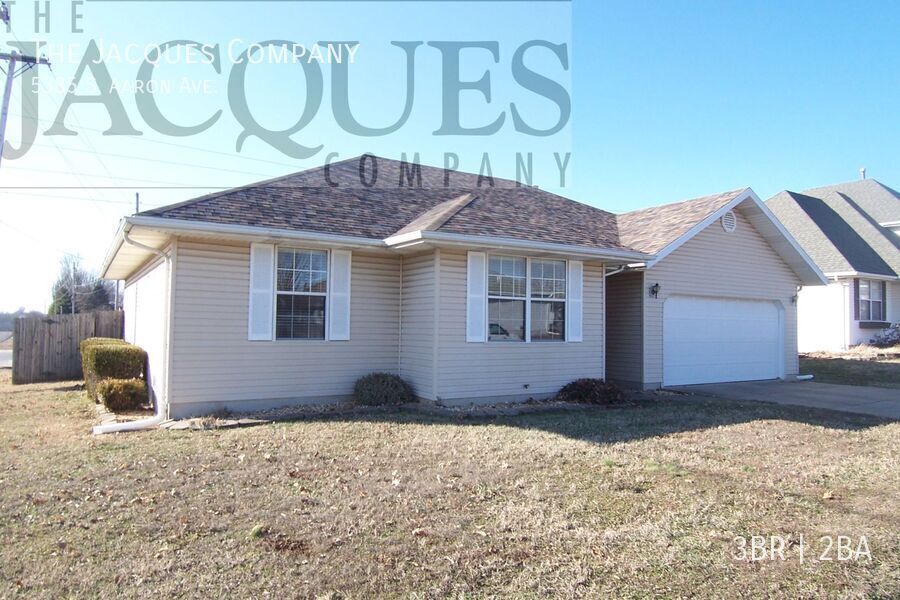 Foto principal - Very Clean 3 Bedroom 2 Bath 2 Car Garage V...