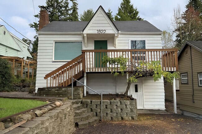 Building Photo - Free December Rent! Upper Unit 2BR/2BA Home in Maple Leaf – Amazing Finished Attic + Driveway Par...
