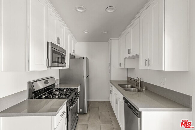 Foto del edificio - 1006 Havenhurst Dr