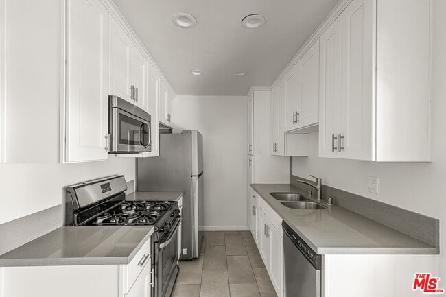 Building Photo - 1006 Havenhurst Dr