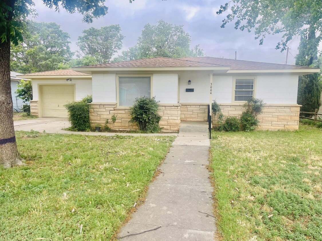 Primary Photo - 3004 44th St
