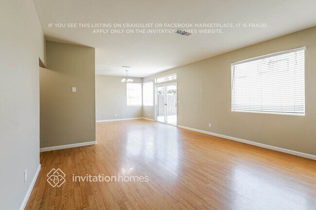 Foto del edificio - 4421 Fall Ln