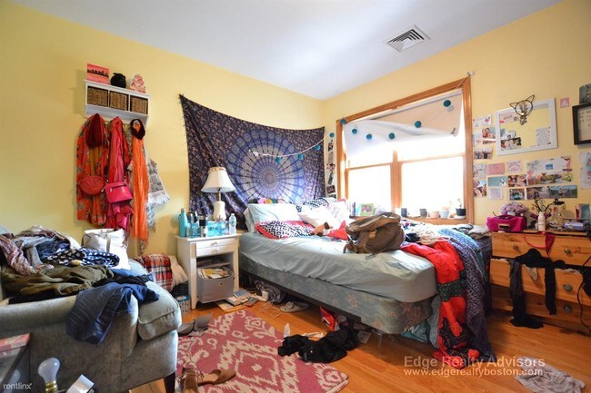 Foto del edificio - 5 br, 2.5 bath Apartment - 32 Arden St # 2DB