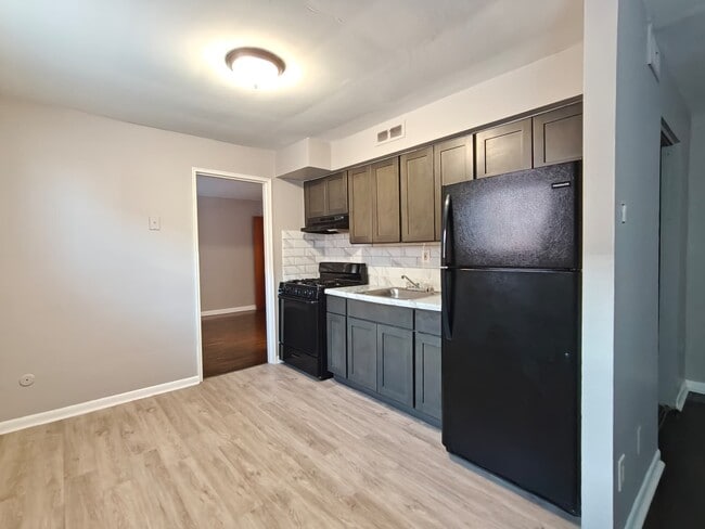 Photo - 7108 Oxford Ave Apartment