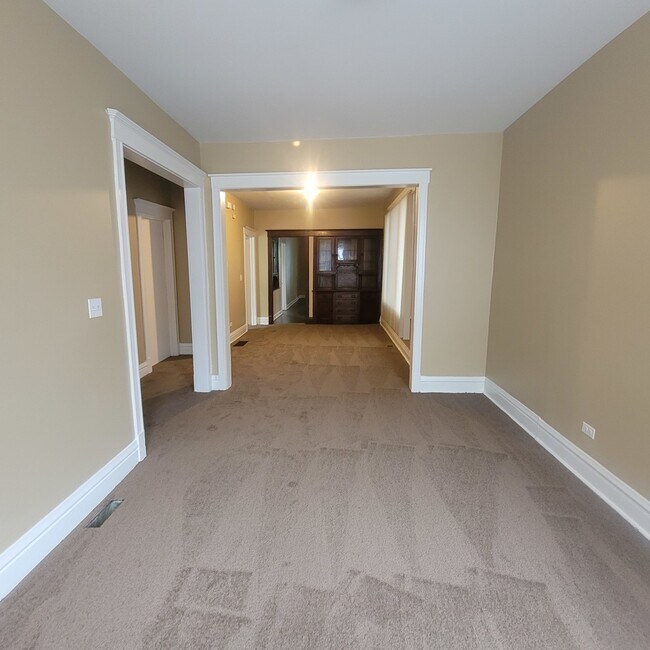 Building Photo - 531 W 61st Pl