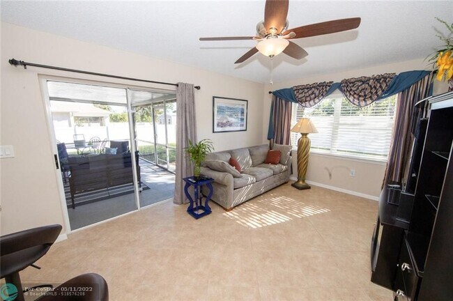 Foto del edificio - 1565 SW Hibiscus St