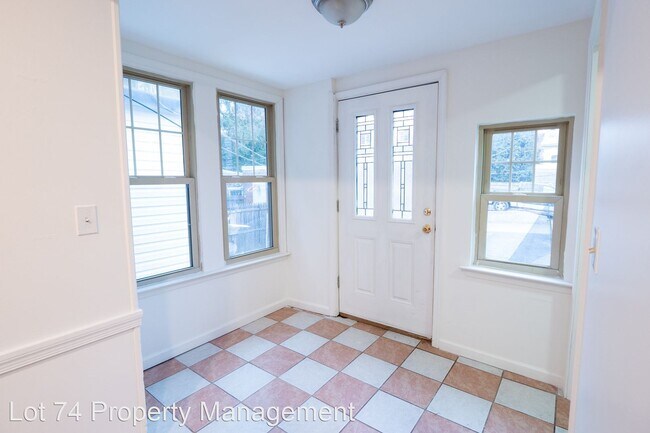 Building Photo - 1440 Linden St