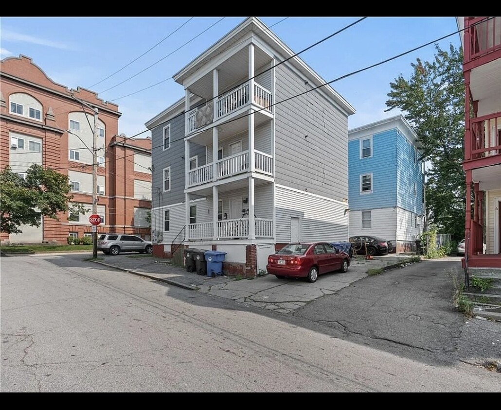 2 King St Unit 2nd floor, Central Falls, RI 02863 Apartments in