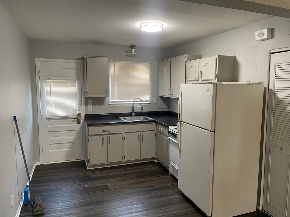 Foto principal - 1354 Goddard Rd