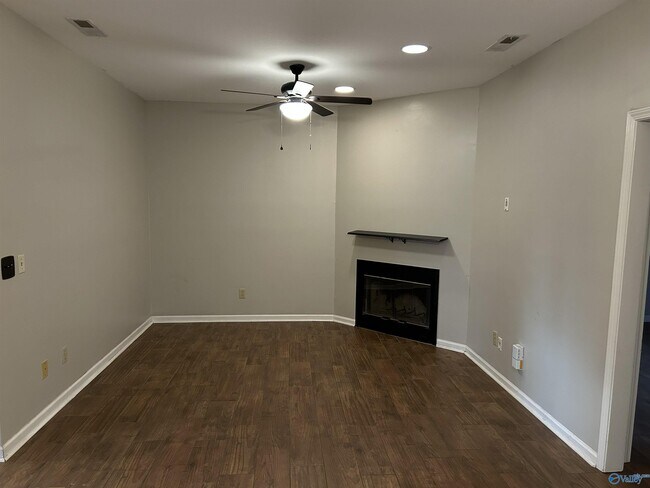 Foto del edificio - 105 Browns Ridge Ln