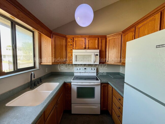 Building Photo - 2429 N Seabury Pl