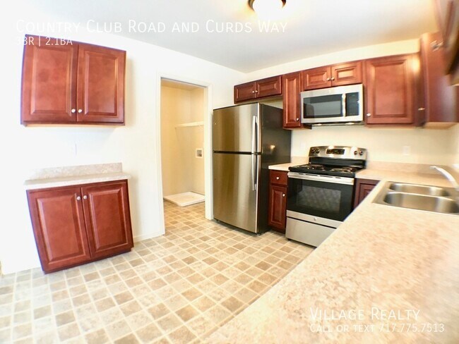 Foto del edificio - 705 Country Club Rd