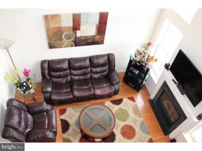 Foto del edificio - 8 Stafford Dr