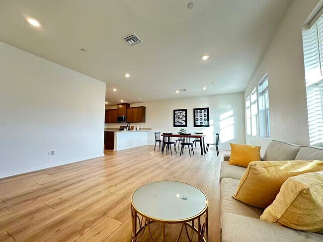 Photo - 3 BEDROOM HOME FOR LEASING IN Ontario