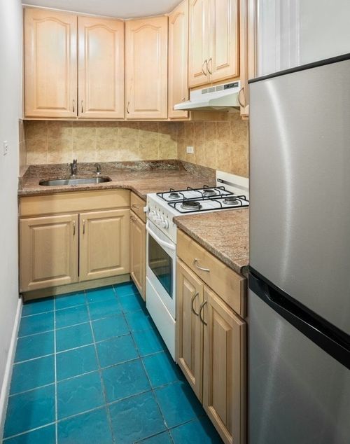 Foto del edificio - 330 E 51st St