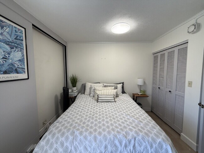 Foto del edificio - Fully Furnished 2BD/1BA w/ Diamond Head View – Renovated, Parking, In-Unit W/D