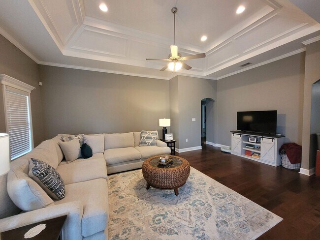 Foto del edificio - Exquisite Southern Living: 3BR/2BA Gem with Modern Touches, Fenced Yard, and Community Pool in Be...