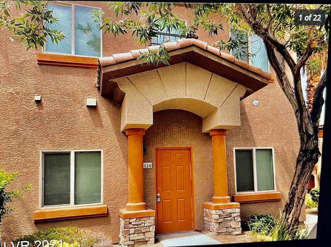 Foto principal - 7701 W Robindale Rd