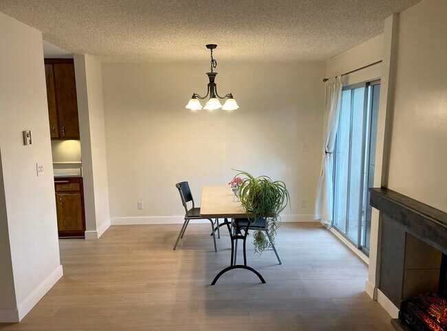 Área de comedor - 5625 Windsor Way