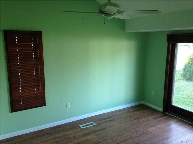 Building Photo - 86 Genesee Dr
