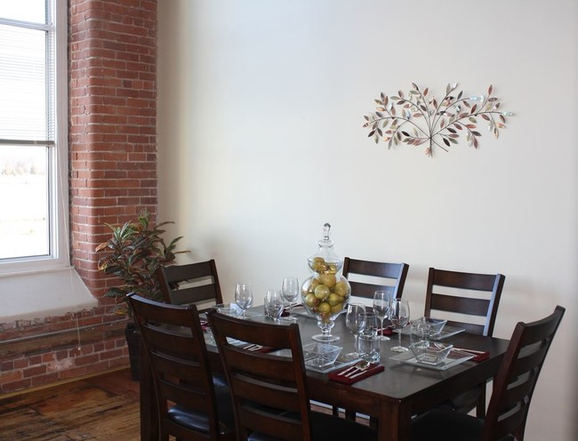 Área de comedor - Riverbank Lofts