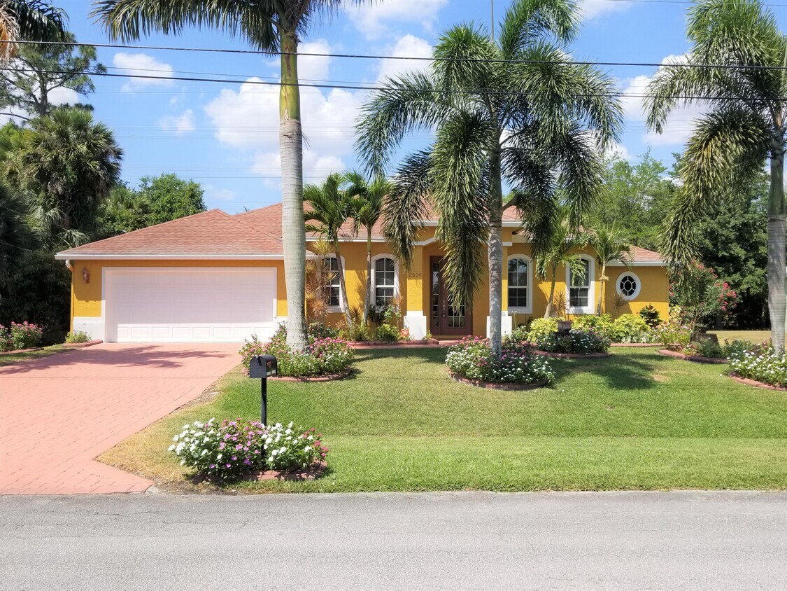 2024 SW Driftwood St, Port Saint Lucie, FL 34953 House Rental in Port