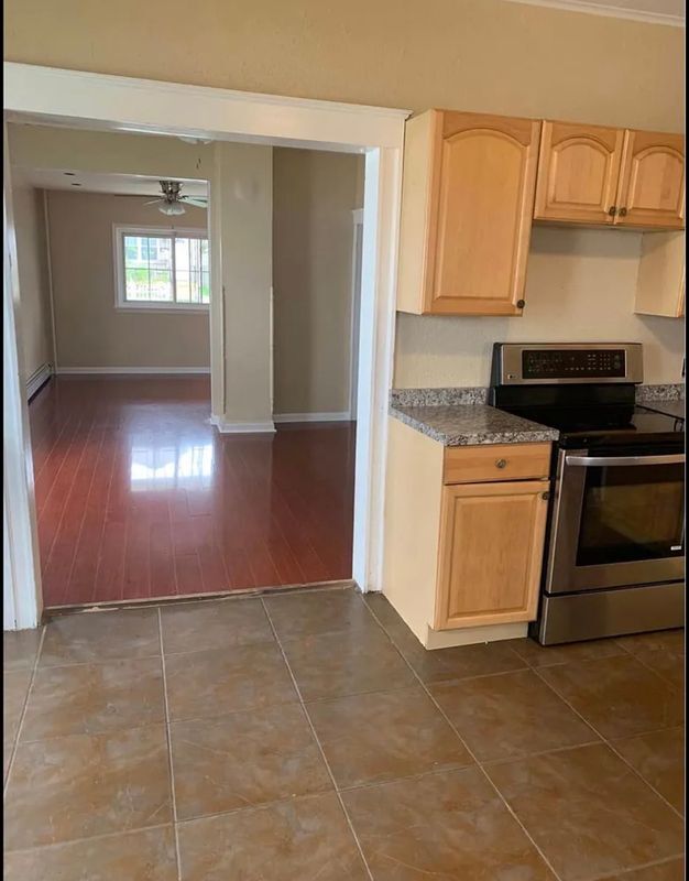 Foto del edificio - 382 E Grove St