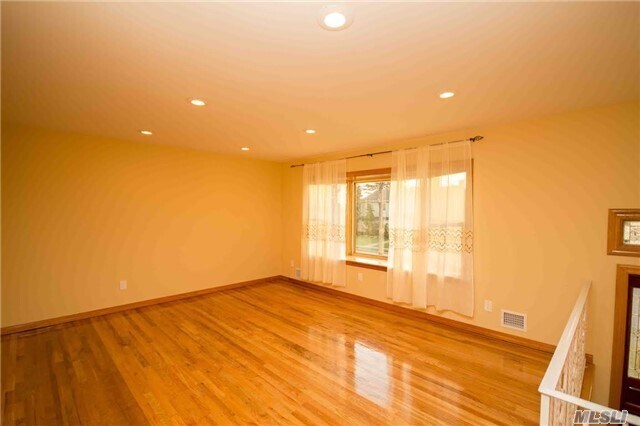 Building Photo - 3039 Clubhouse Rd