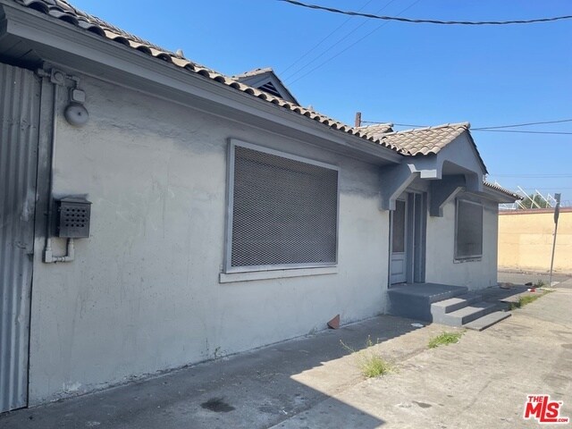 Building Photo - 1862 E 55th St