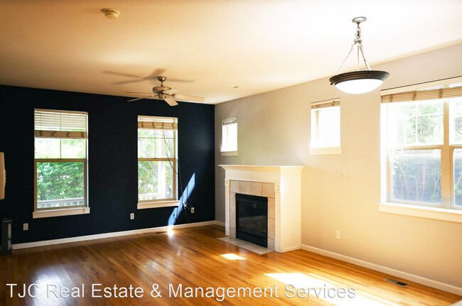Building Photo - 4 br, 3.5 bath House - 2736 Tamarac Street