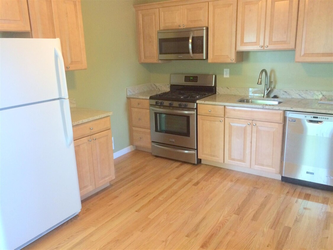 Foto principal - 16 Rockland Pl