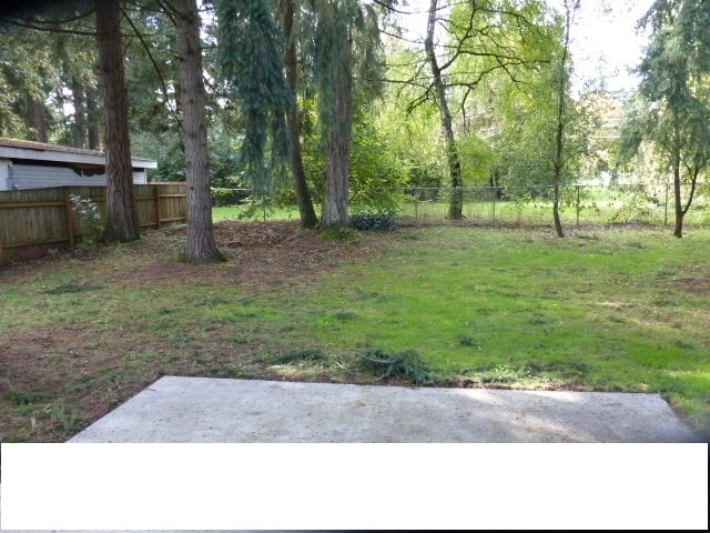 Building Photo - Charming Pet Friendly 4 Bedroom Home w/ Sp...